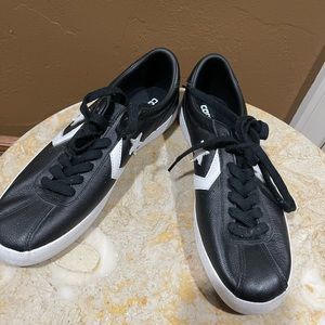 Converse unisex shoes.